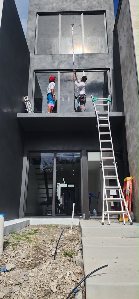 Detail Window Cleaners project photo 8